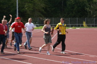 4. Tag: Ehrenrunde für alle Teilnehmer (Mit Kuhglocke: Die Gesamtsieger) - Nadine Warmuth