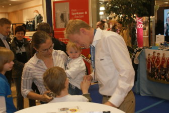 Kleine interessiert Fans - Uwe Warmuth