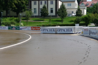 08.08.2010: Hochsprunganlage ist ca. 30 m geschwommen
