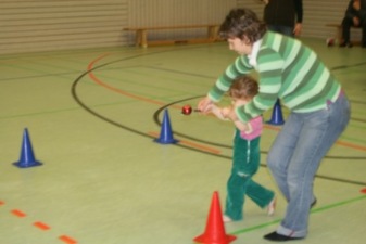 Weihnachtsmann besucht die Vorschulkinder