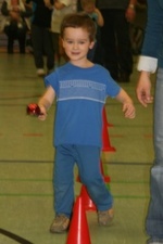 Weihnachtsmann besucht die Vorschulkinder