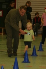 Weihnachtsmann besucht die Vorschulkinder
