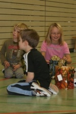 Weihnachtsmann besucht die Vorschulkinder