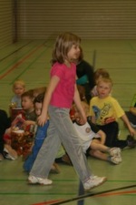 Weihnachtsmann besucht die Vorschulkinder