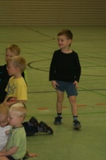 Weihnachtsmann besucht die Vorschulkinder