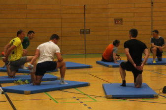 22.12.2016 Hallentraining – Dehnung muss sein - Bautzener Triathlon-Freunde