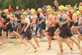 Start der O-See Classic (Männer): In rot-schwarz (rechts) ist vermutlich ein BLV-Starter - Uwe Warmuth