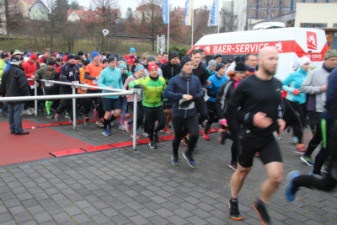 Silvesterlauf 2019 - Startbereich und Start